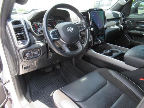 Used 2022 RAM 1500 Laramie AWD/4WD image 19