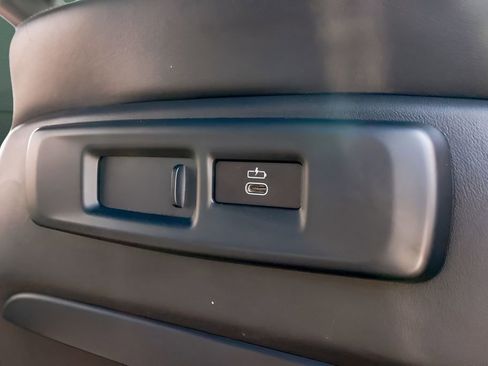 Used 2021 BMW ALPINA XB7 image 26