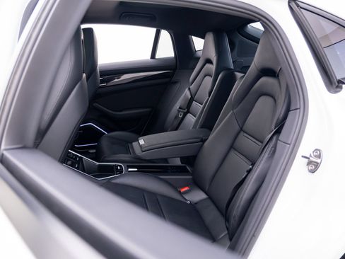 Used 2018 Porsche Panamera 4 AWD/4WD image 16