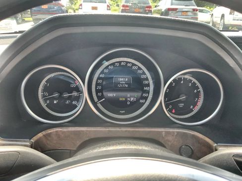 Used 2014 Mercedes-Benz E 350 4MATIC Sedan image 10