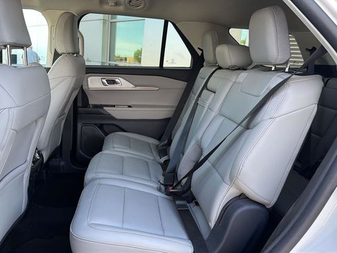 Used 2025 Ford Explorer Active w/ Active Comfort Package AWD/4WD image 17