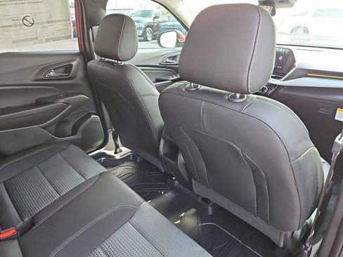Used 2026 Chevrolet Trax LT w/ LT Convenience Package FWD image 13