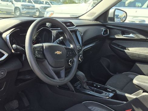 Used 2023 Chevrolet TrailBlazer LT w/ Convenience Package FWD image 8