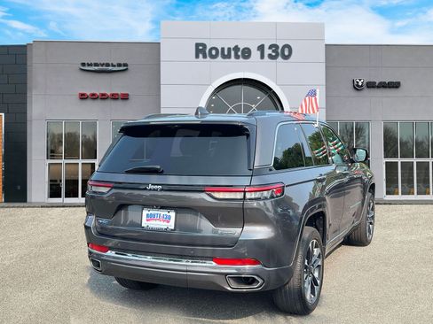 Used 2023 Jeep Grand Cherokee Overland w/ Advanced Protech Group III AWD/4WD image 4
