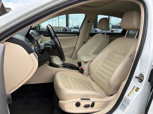 Used 2017 Volkswagen Passat 1.8T SEL Premium image 21