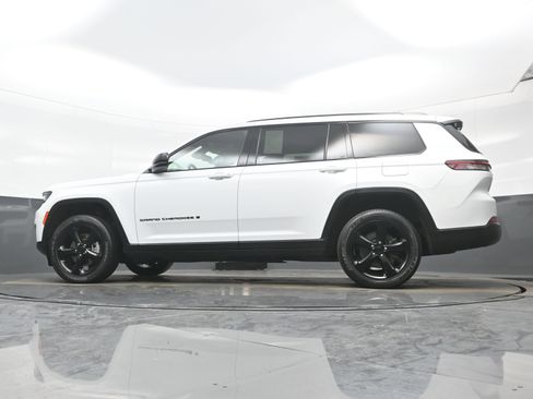 Used 2023 Jeep Grand Cherokee L Laredo AWD/4WD image 30