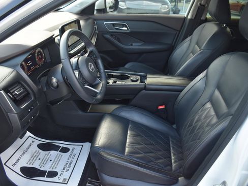 Used 2023 Nissan Rogue Platinum w/ Platinum Premium Package AWD/4WD image 26