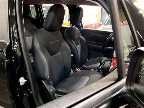 Used 2020 Jeep Renegade Trailhawk image 8