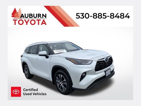 Certified 2024 Toyota Highlander XLE AWD/4WD image 1