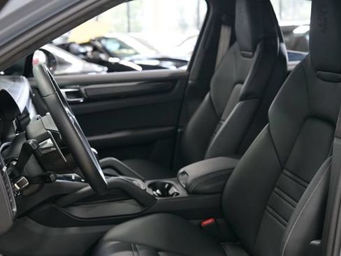 Used 2022 Porsche Cayenne Turbo GT AWD/4WD image 21