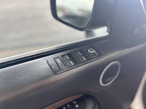 Used 2019 Land Rover Discovery HSE Luxury AWD/4WD image 34