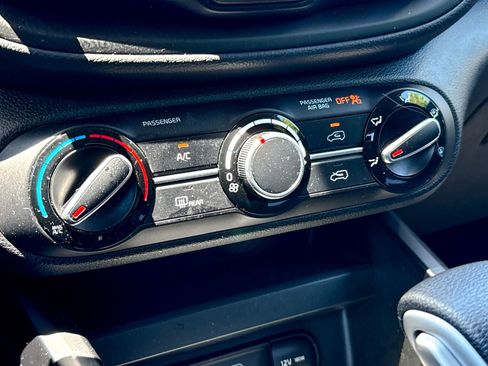 Certified 2023 Kia Soul LX FWD image 20