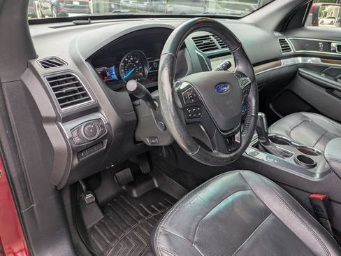 Used 2017 Ford Explorer Limited w/ Equipment Group 301A FWD image 13