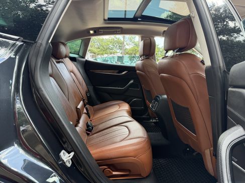 Used 2021 Maserati Levante S AWD/4WD image 18