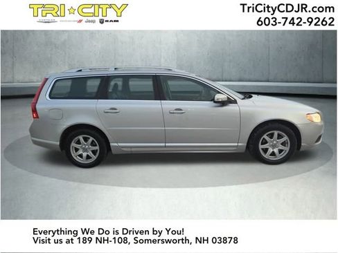 Used 2010 Volvo V70 R-Design image 6