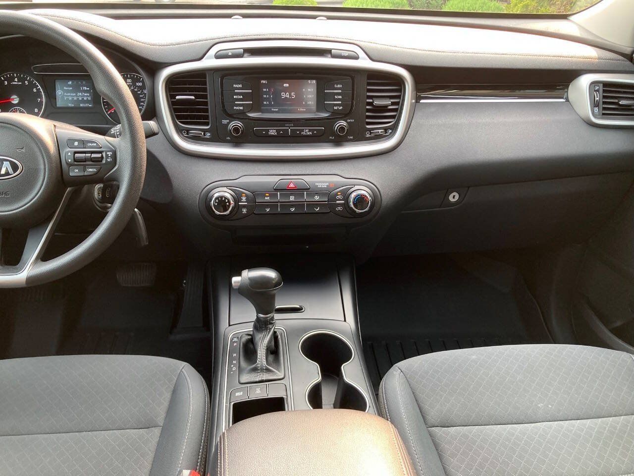 Used 2017 Kia Sorento AWD image 19