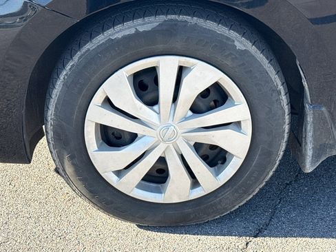 Used 2020 Nissan Versa S image 9