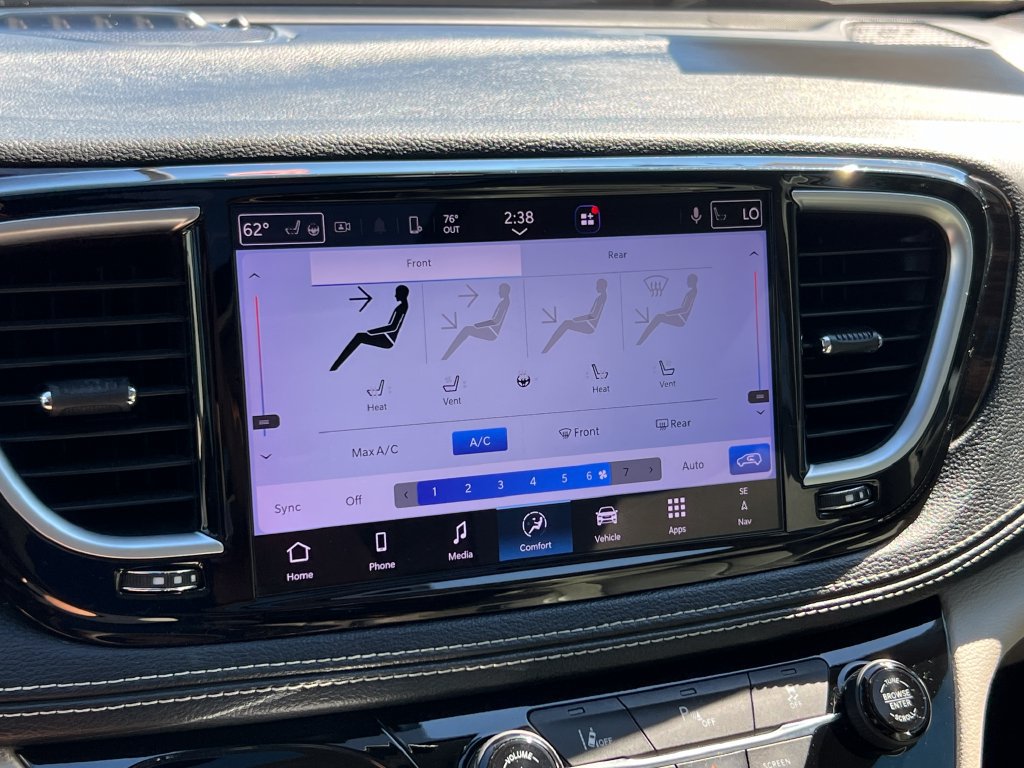 Used 2021 Chrysler Pacifica Limited w/ Uconnect Theater Family Group FWD image 45
