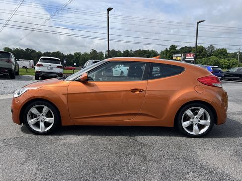 Used 2014 Hyundai Veloster FWD image 8