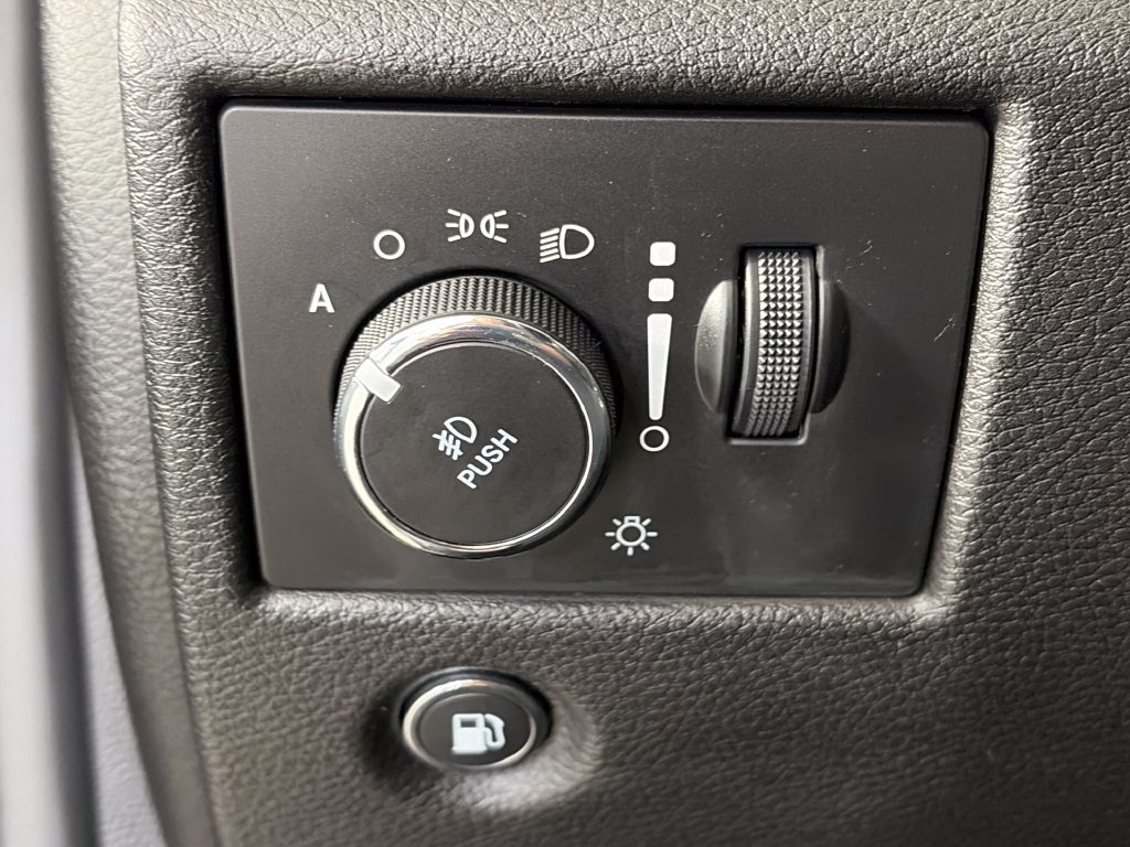 Used 2018 Jeep Grand Cherokee Altitude AWD/4WD image 24