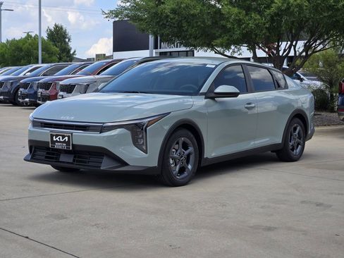 New 2026 Kia K4 FWD image 2