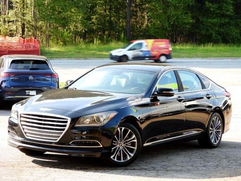 Used 2015 Hyundai Genesis 3.8 image 2