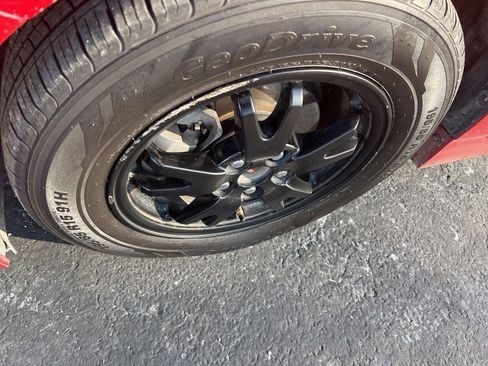 Used 2015 Toyota Prius Three image 6