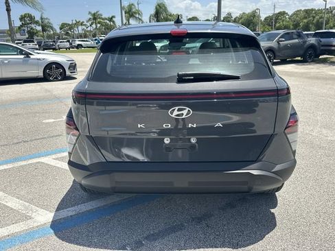 Certified 2025 Hyundai Kona SE FWD image 7
