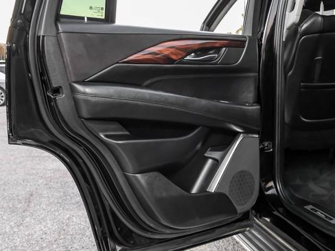 Used 2015 Cadillac Escalade Luxury image 48