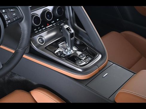 Used 2024 Jaguar F-TYPE R AWD/4WD image 12
