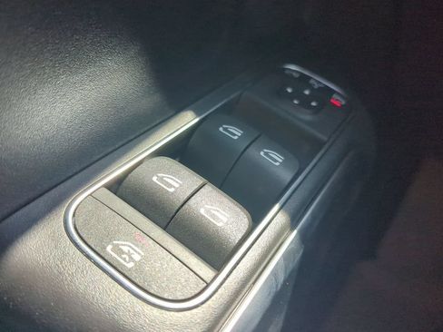 Certified 2024 Mercedes-Benz GLB 250 image 11