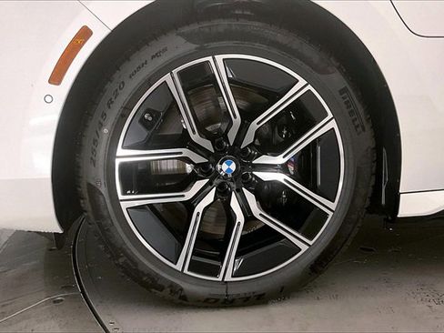 Used 2024 BMW 750e xDrive w/ Premium Package 2 image 9