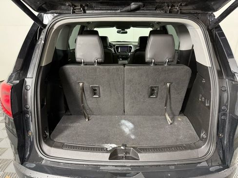 Used 2019 GMC Acadia SLT w/ Black Edition image 11