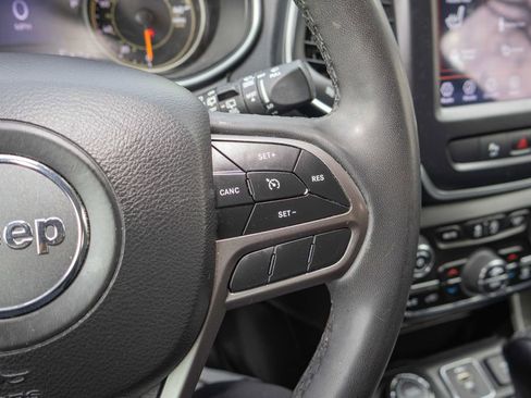 Used 2022 Jeep Cherokee Latitude Lux w/ Mopar Interior Package image 16