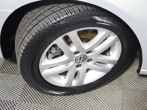 Used 2010 Volkswagen Jetta TDI FWD image 19