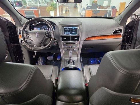 Used 2015 Lincoln MKT AWD image 9