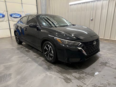 Used 2025 Nissan Sentra SV FWD image 1