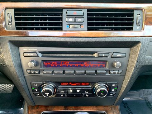 Used 2010 BMW 328i Convertible image 26