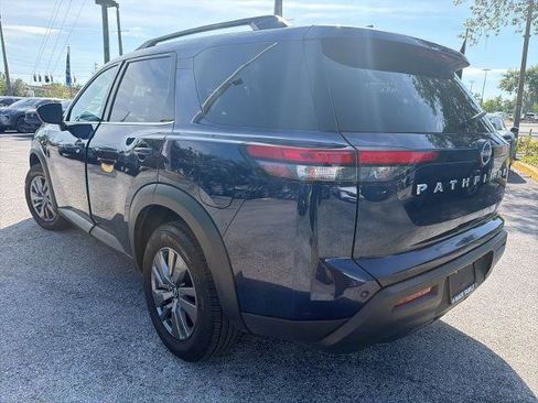Certified 2024 Nissan Pathfinder SV FWD image 4