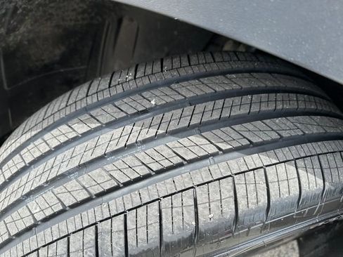 Certified 2024 Volkswagen Atlas Cross Sport SE w/ Panoramic Sunroof Package AWD/4WD image 39