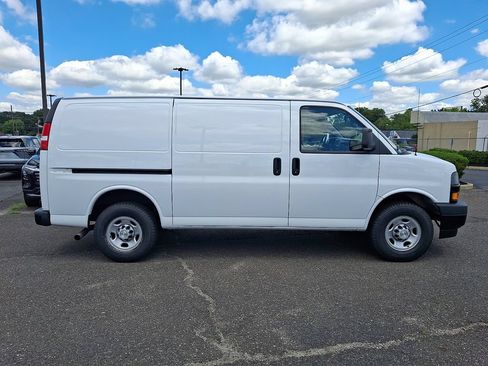 Used 2023 Chevrolet Express 2500 w/ Driver Convenience Package RWD image 13