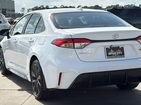 Certified 2025 Toyota Corolla SE FWD image 3