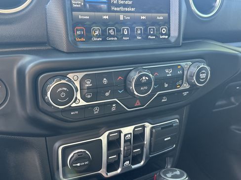 Used 2021 Jeep Wrangler Unlimited Sahara AWD/4WD image 26