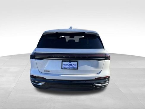 Used 2026 Lincoln Nautilus Premier image 5