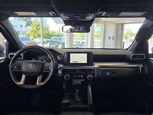 Used 2025 Toyota 4Runner SR5 AWD/4WD image 33
