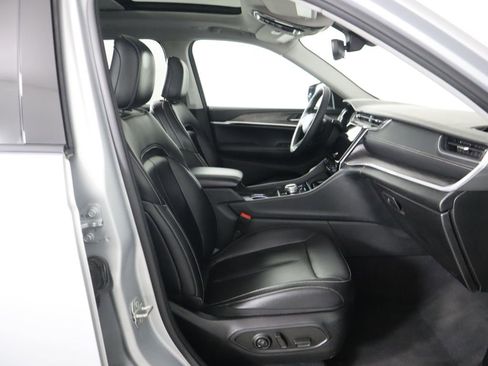 Used 2024 Jeep Grand Cherokee L Limited image 21