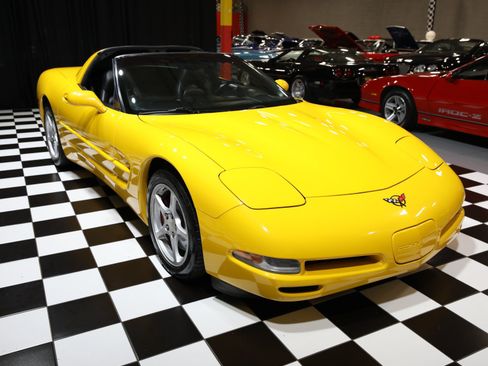 Used 2000 Chevrolet Corvette Coupe w/ Memory Pkg RWD image 18
