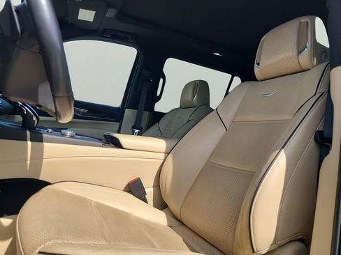 Used 2023 Cadillac Escalade ESV Premium Luxury RWD image 27