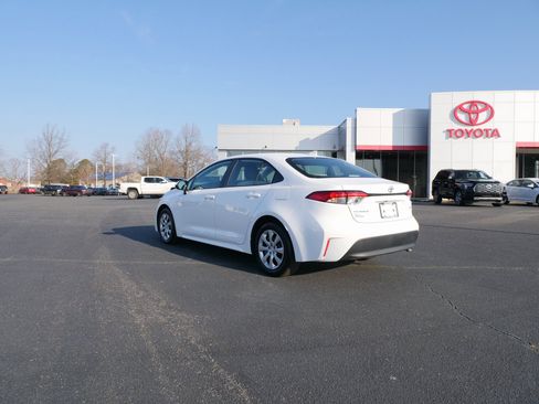 Used 2025 Toyota Corolla LE image 6
