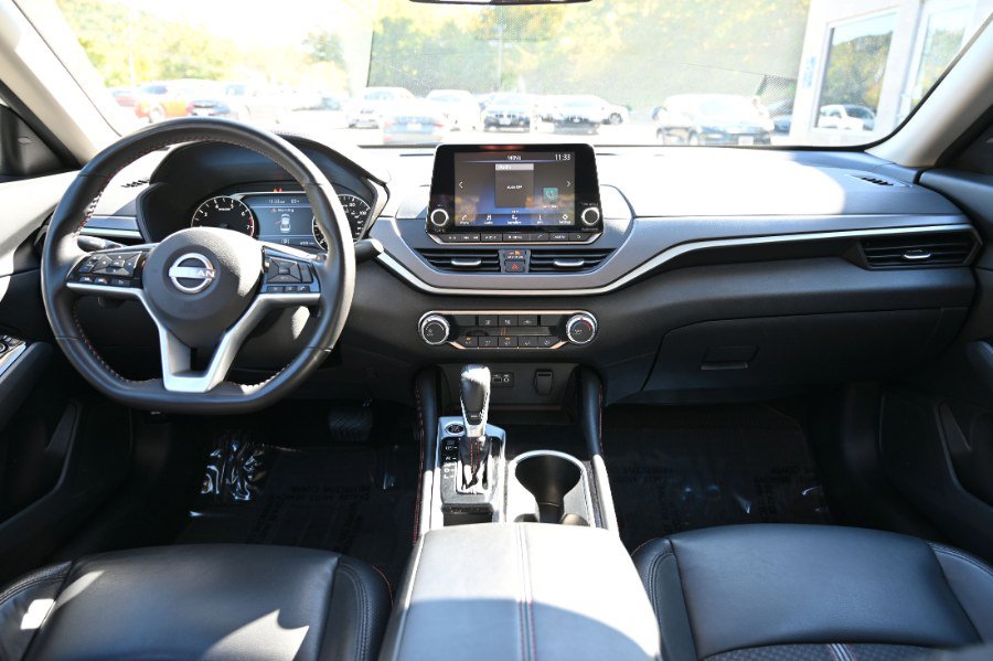 Used 2025 Nissan Altima 2.5 SR FWD image 11